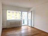 Wohnzimmer mit Balkon