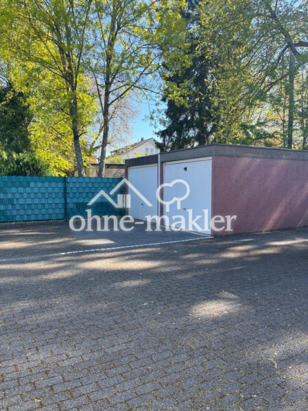 Garage und Stellplatz