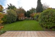 Terrasse mit Blick in den Garten