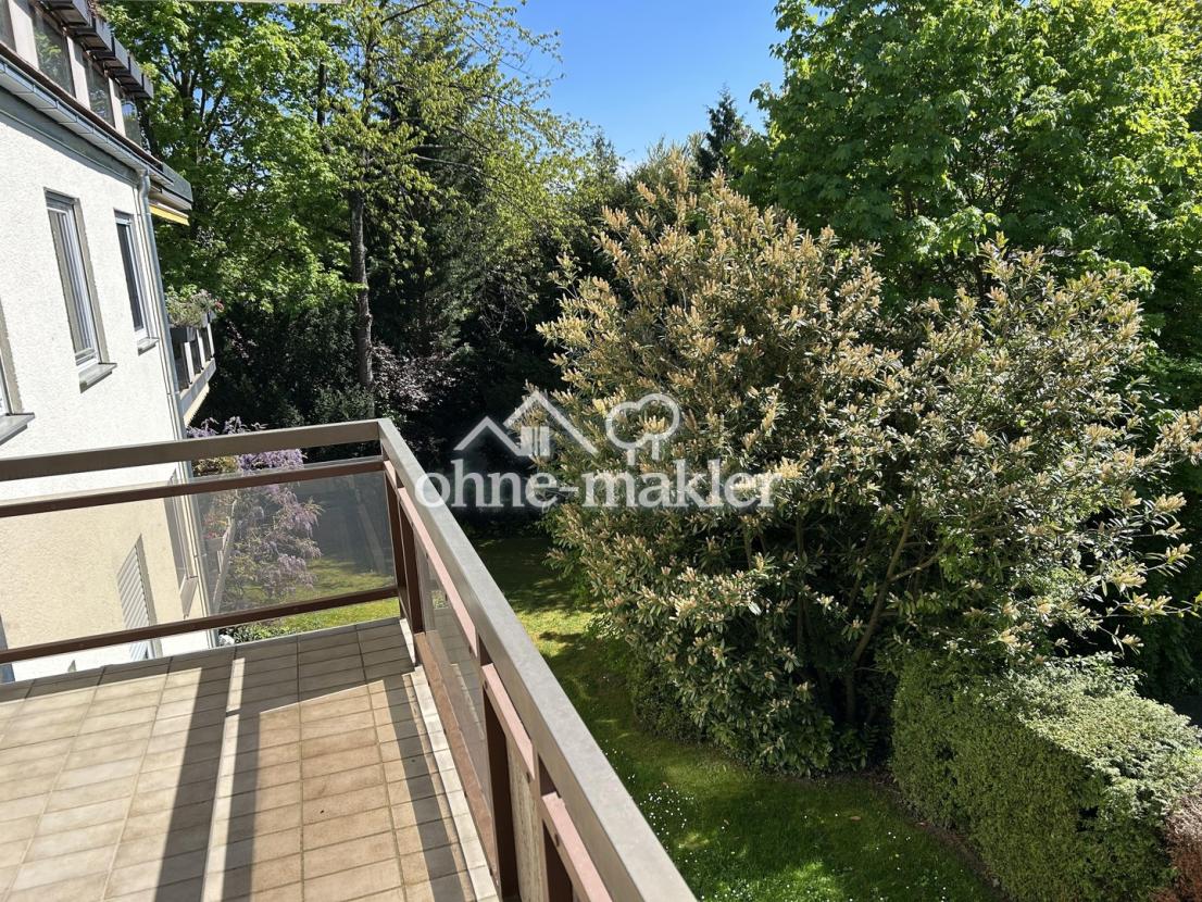 Balkon mit Blick in den Garten