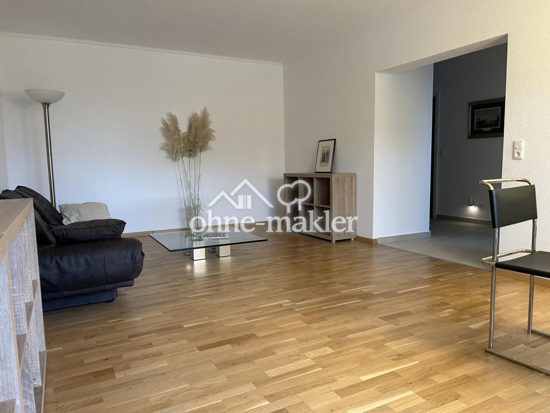 Wohnzimmer, Blick in den Flur