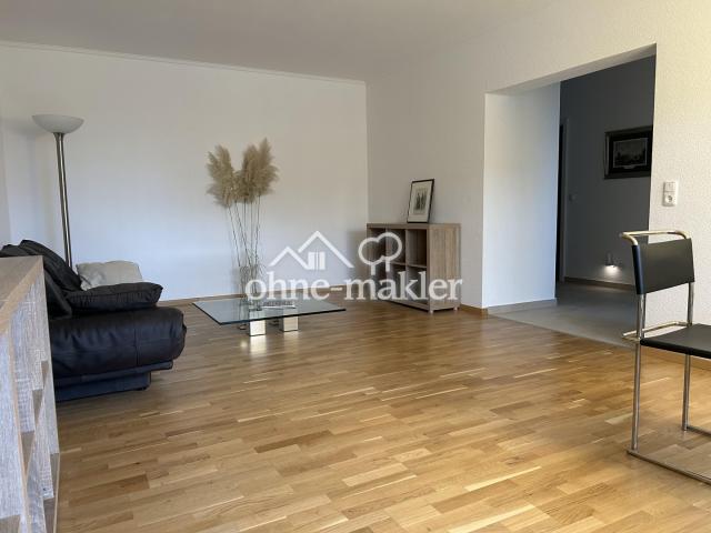 Wohnzimmer, Blick in den Flur