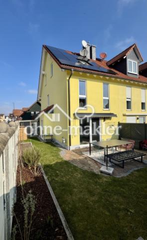 Hausansicht und Terrasse