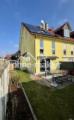 Hausansicht und Terrasse