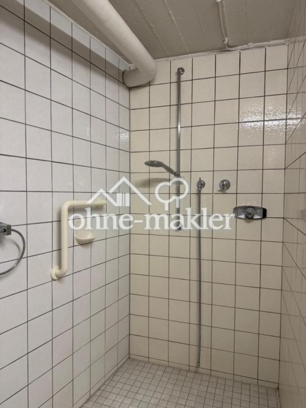 Dusche im Keller