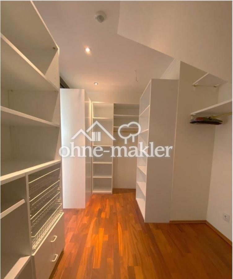 Begehbarer Kleiderschrank