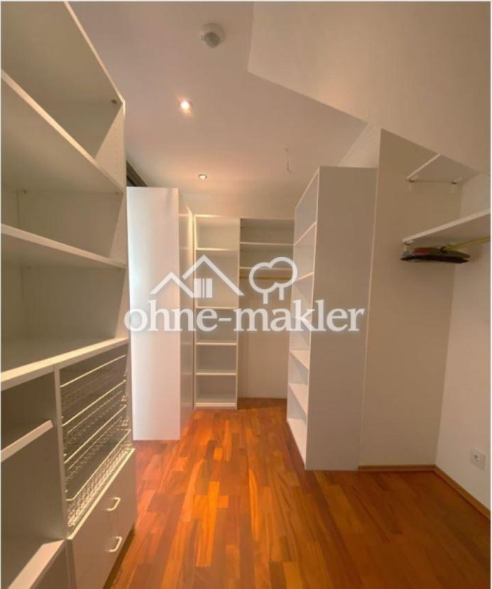 Begehbarer Kleiderschrank