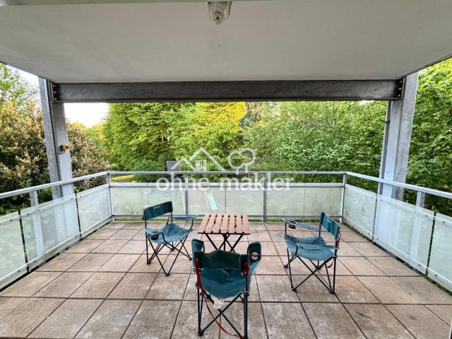 Großer Balkon ins Grüne