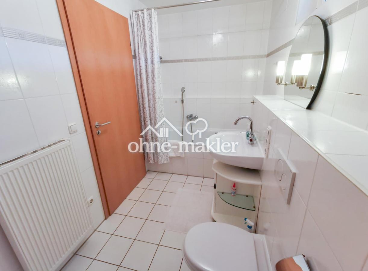 Bad mit Badewanne