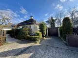 Ansicht mit Garage