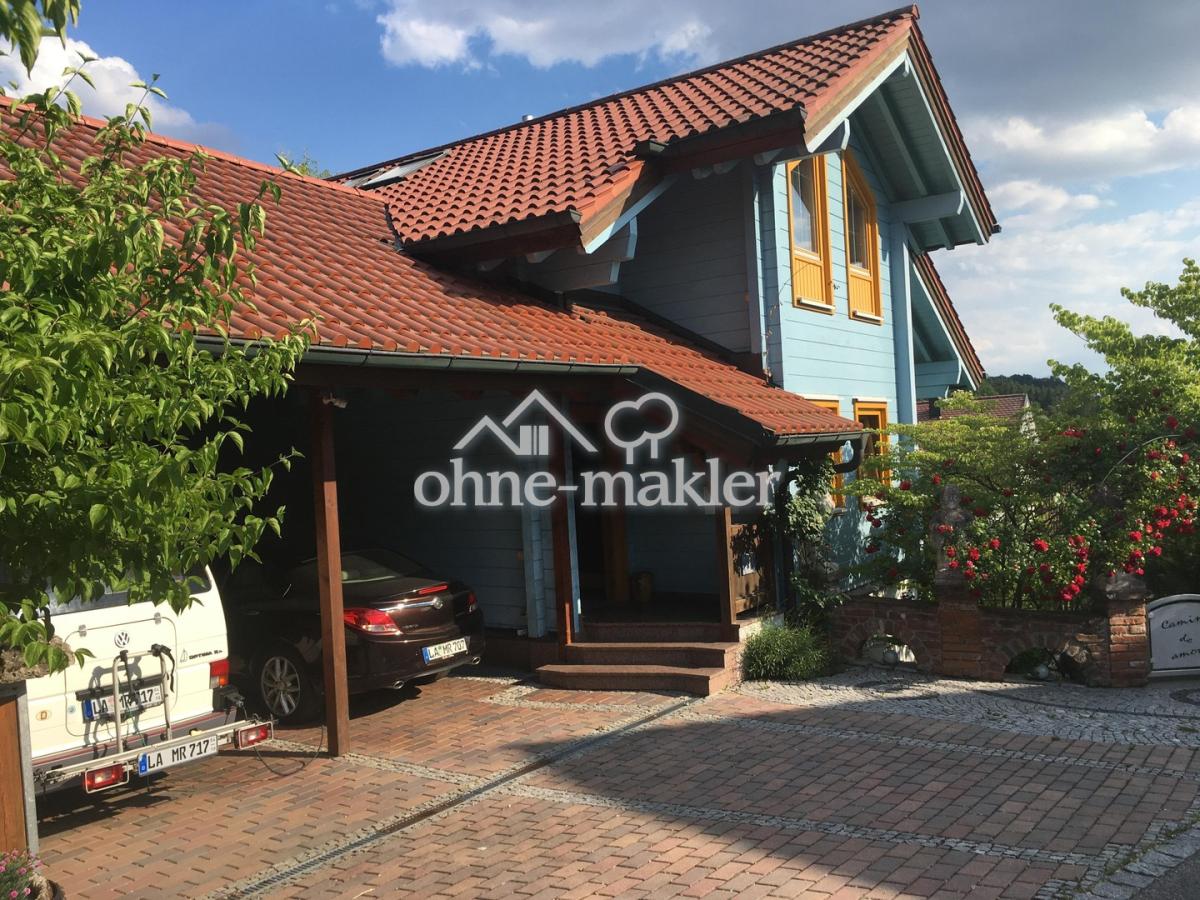 Westseite, Eingang und Carport