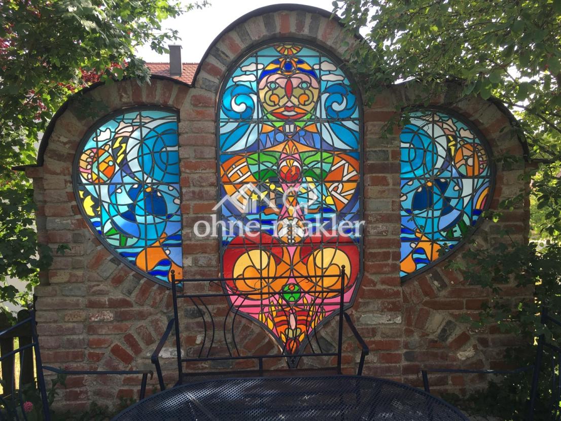 Glasfenster im Garten