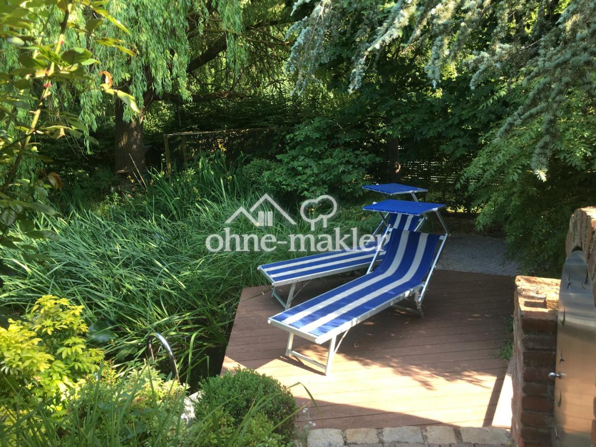 Schwimmteich mit Liegeplatz