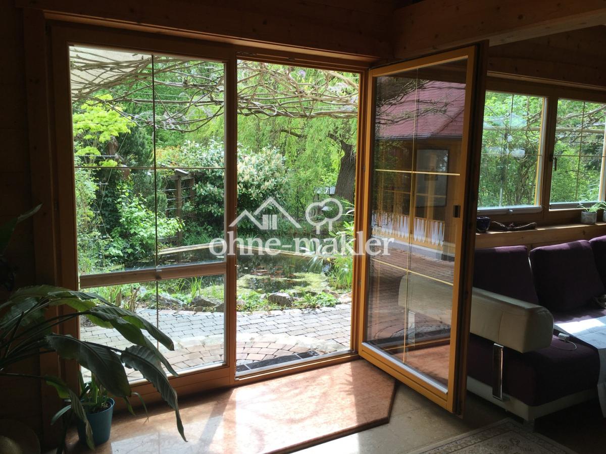 Blick Wohnzimmer in Garten