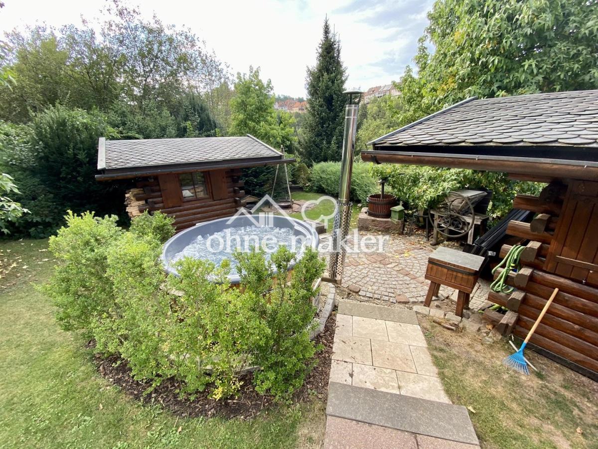 HotTube mit Holzhütten