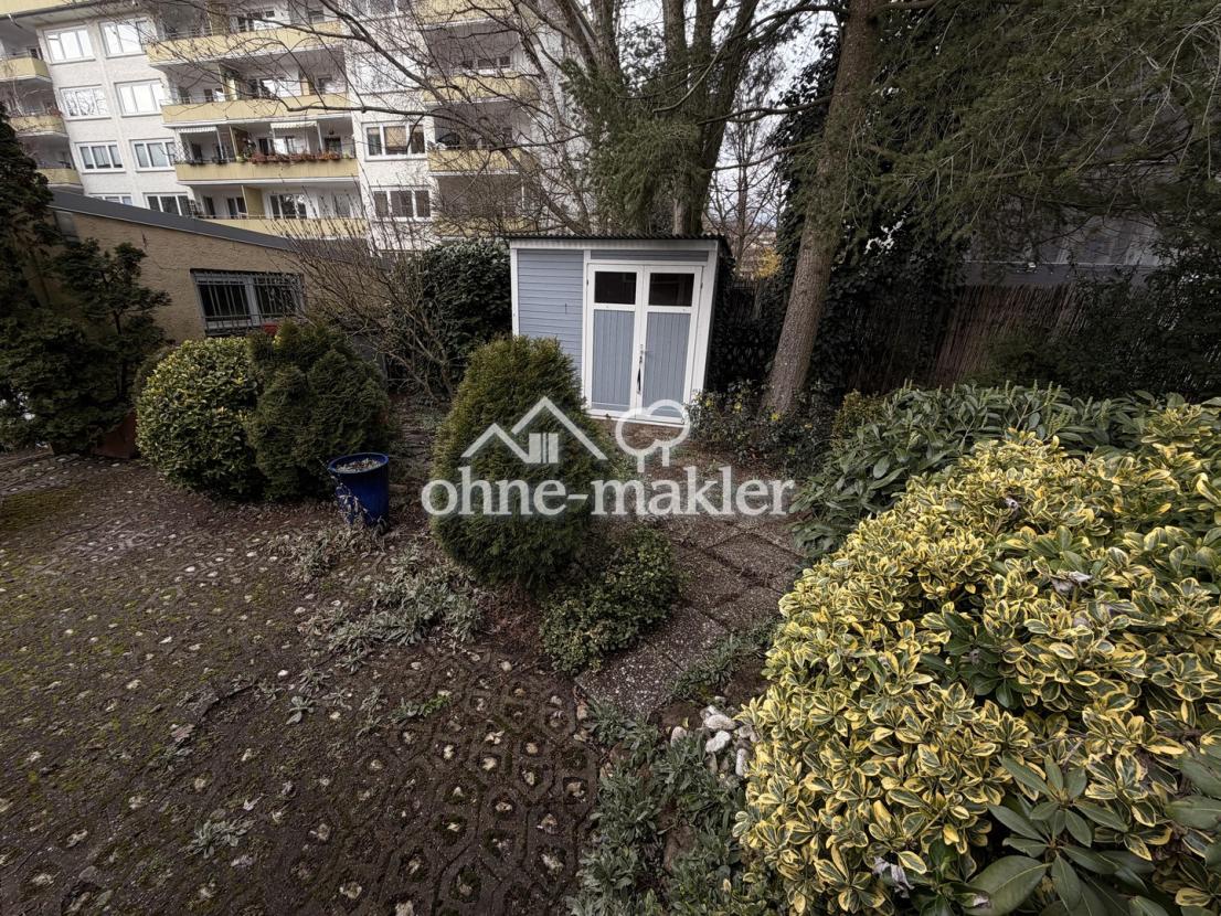 Garten mit Gartenhütte