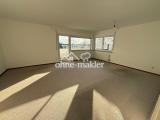 Wohnzimmer mit Balkon