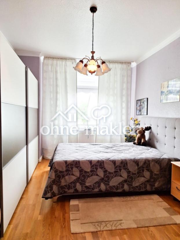 1.OG Schlafzimmer 1