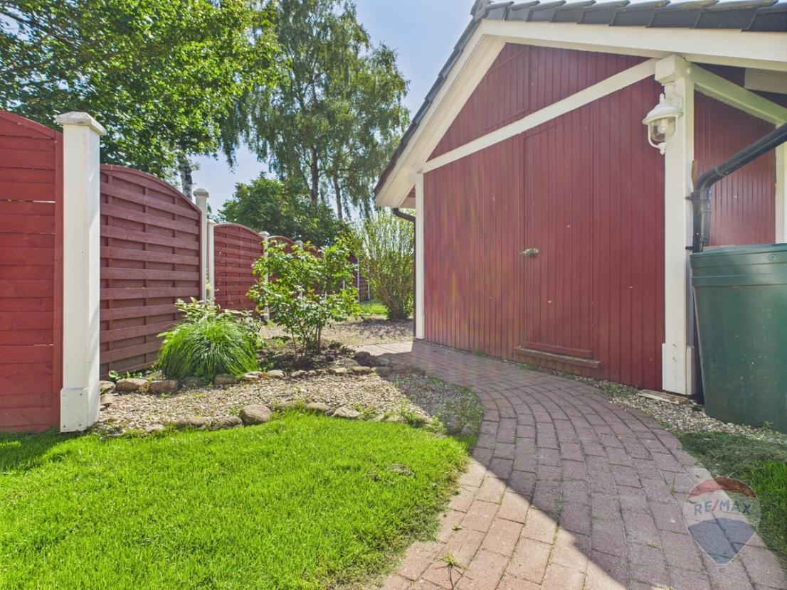 Weg zum Carport