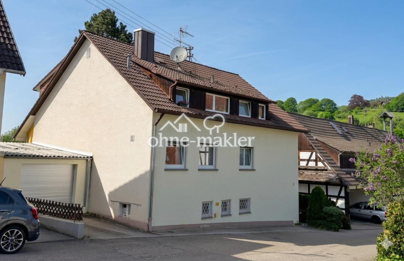 Zweifamilienhaus mit Garage