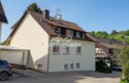 Zweifamilienhaus mit Garage