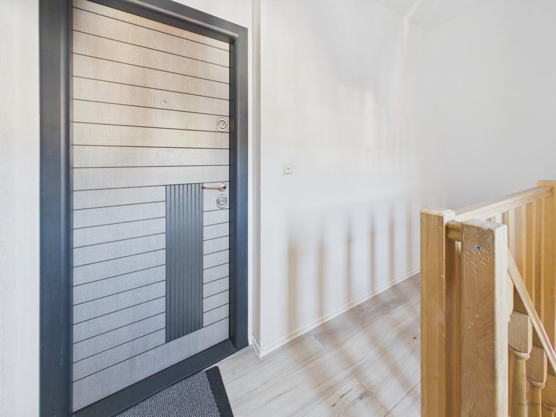 Wohnungseingangstür mit Spion