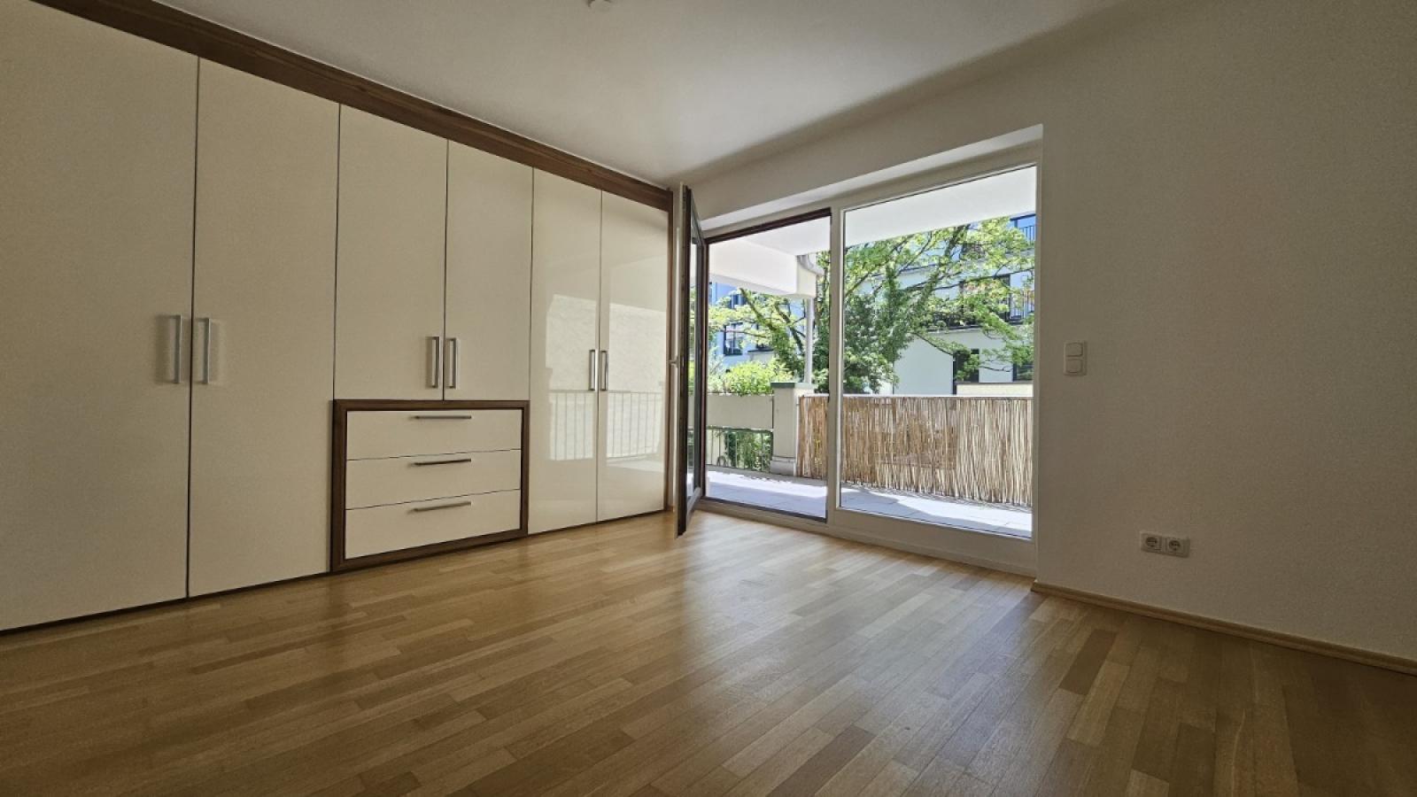 Schlafzimmer mit Einbauschrank