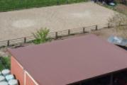Reitplatz und Unterstand