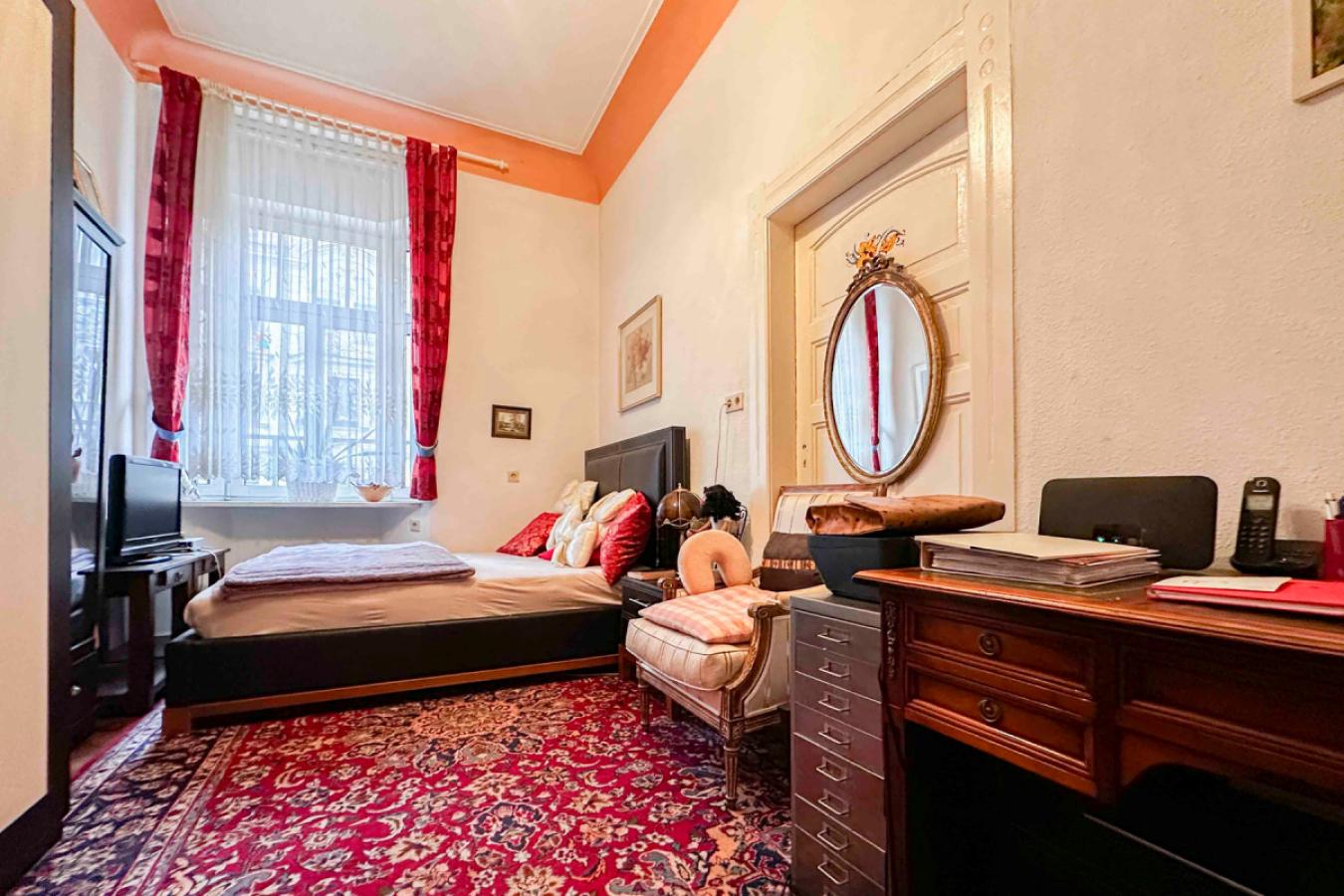 Schlafzimmer 1