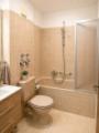 Badezimmer mit Badewanne