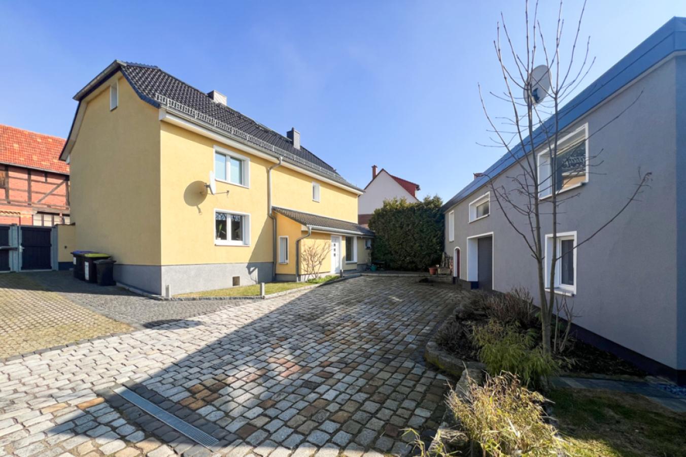 Wohn- und Hinterhaus in perfekter Einheit