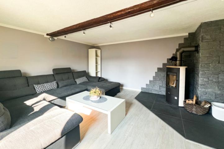 Wohnzimmer mit Kamin
