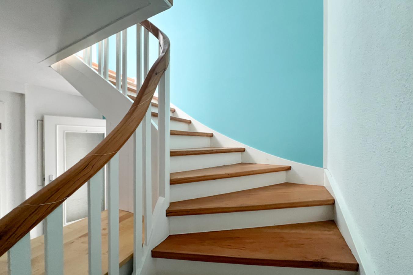Holztreppe ins OG