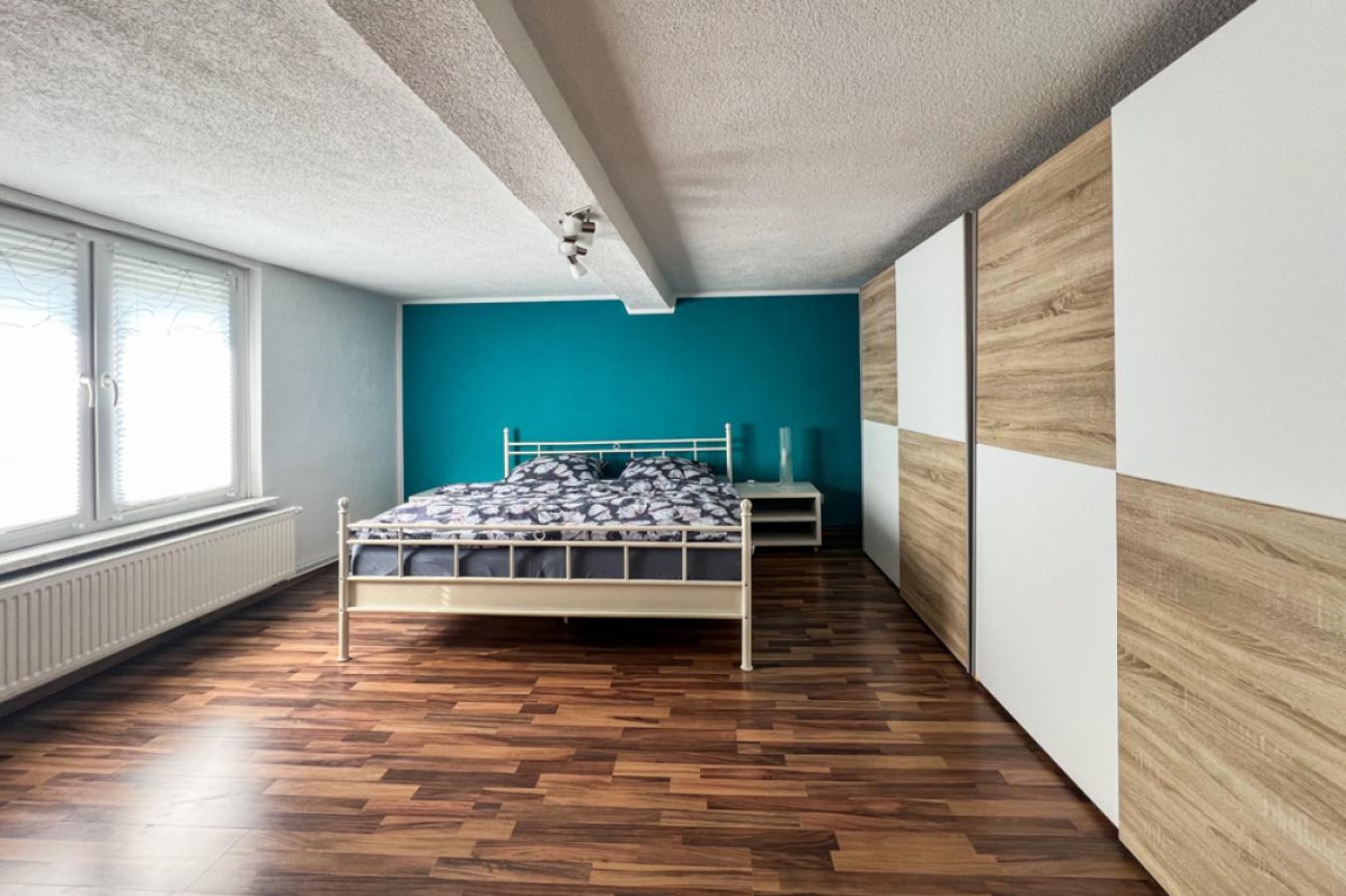 Großes Schlafzimmer