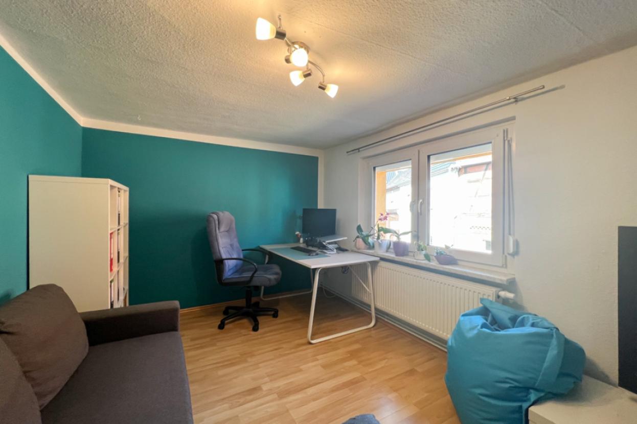 Kleine Schlafzimmer straßenseitig