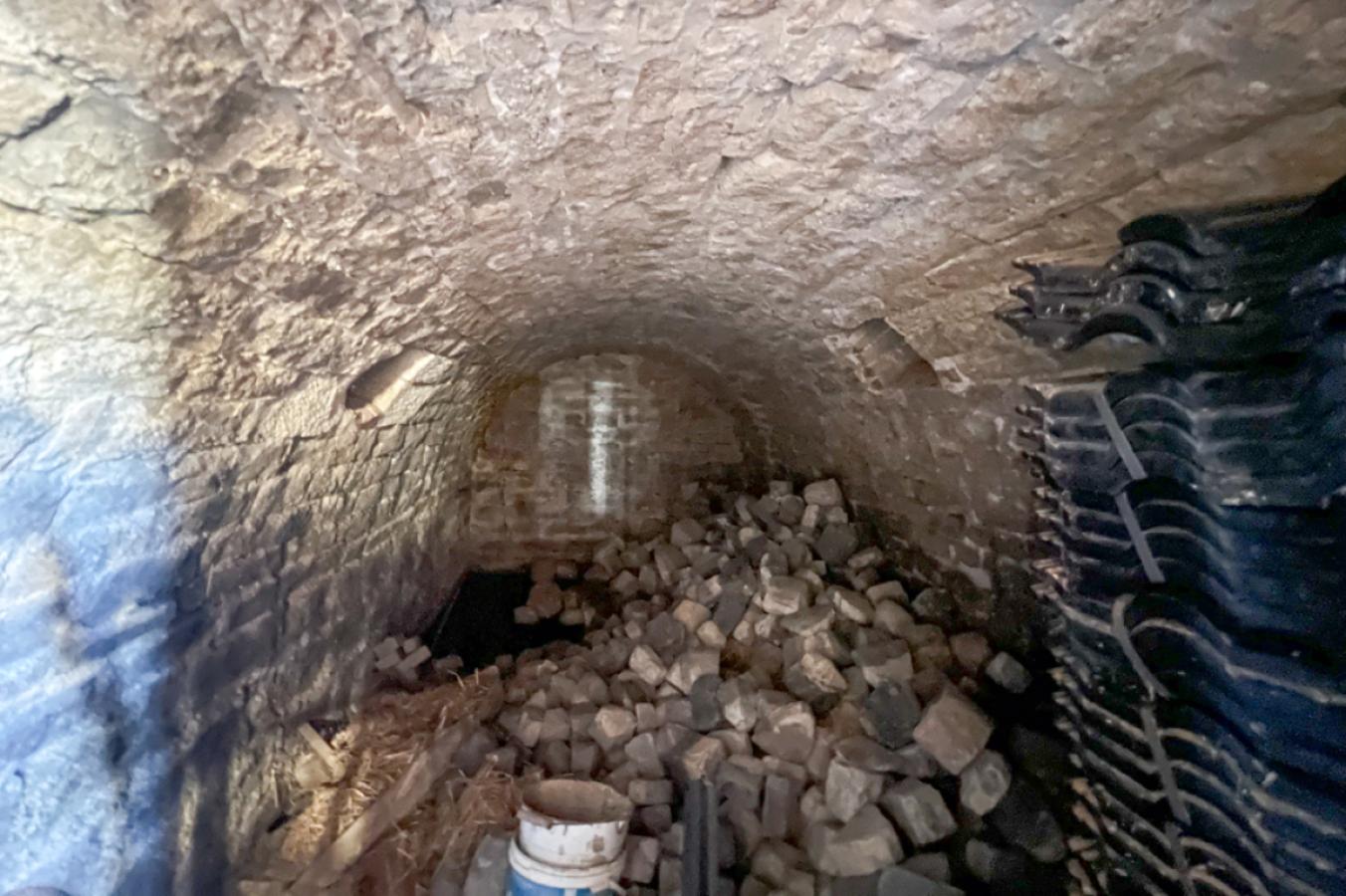 Kleiner Gewölbekeller im Hinterhaus