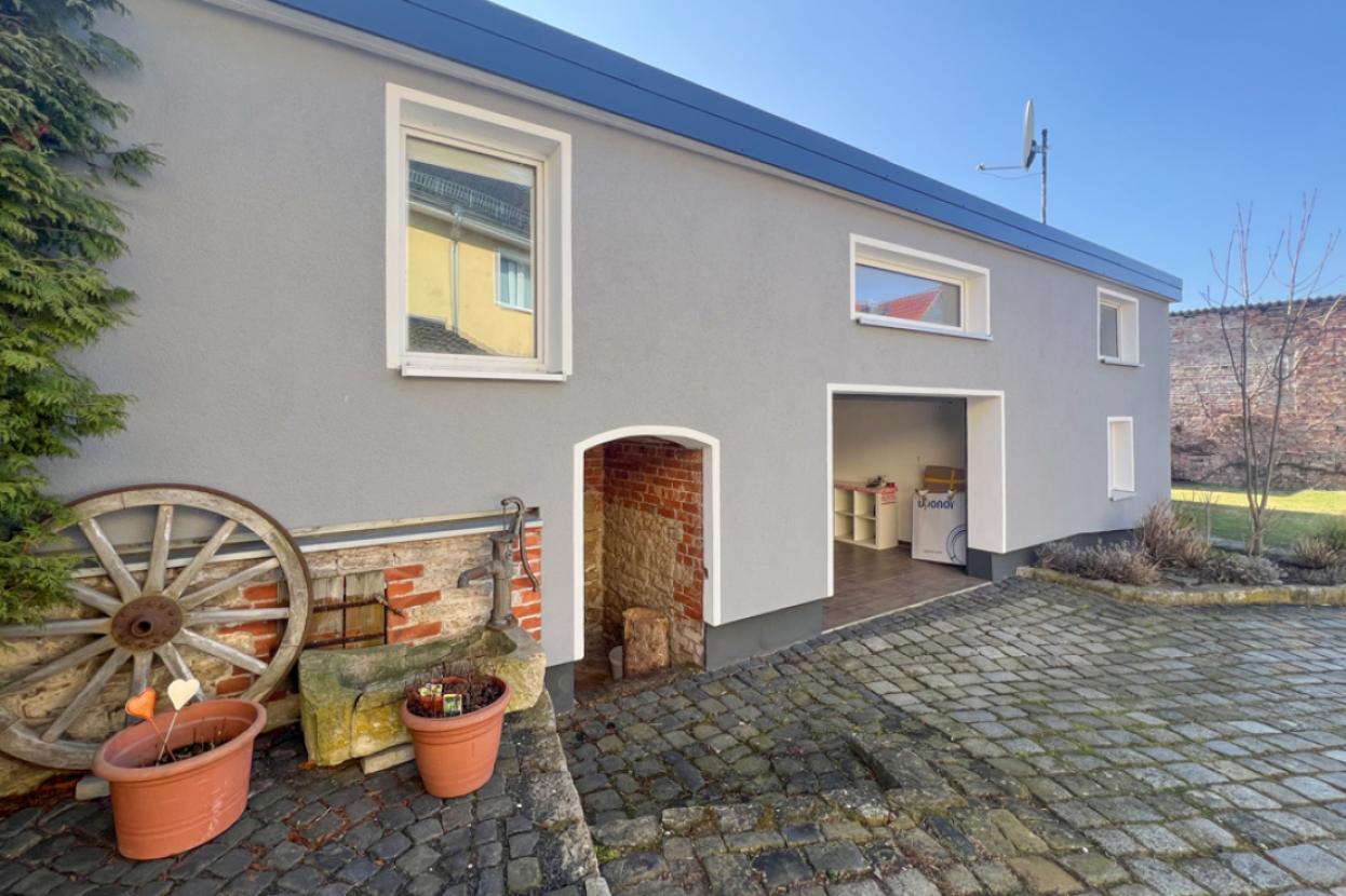 Geschmackvoll saniertes Hinterhaus mit Garage