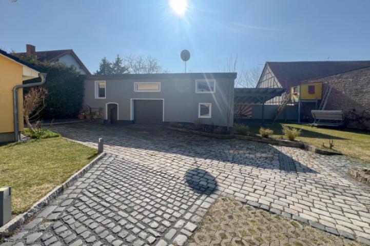 Hinterhaus mit Garage