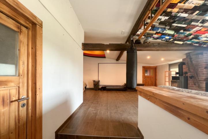 Garagenhaus mit Männerhöhle