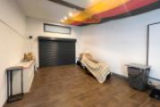 Große Garage im Hinterhaus