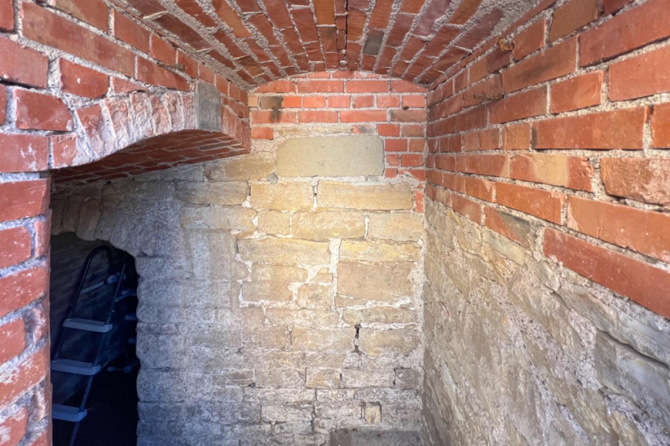 Kellereingang im Hinterhaus