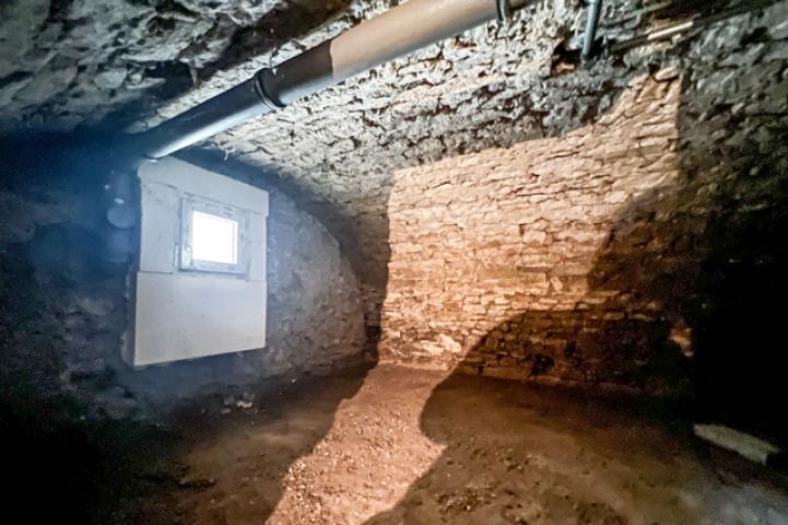 Kleiner Keller unter Wohnhaus