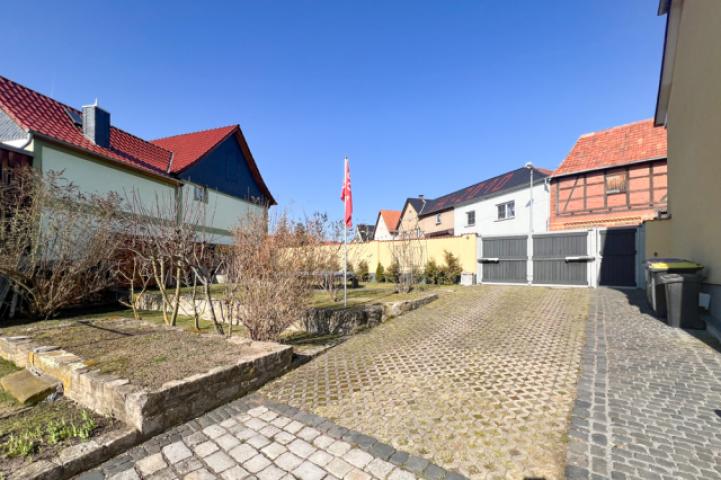 Toreinfahrt zum Garten