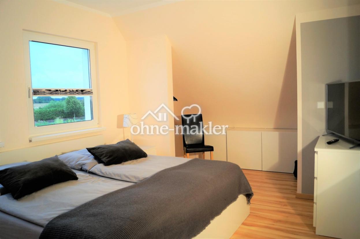 Schlafzimmer m. Kleiderschrank