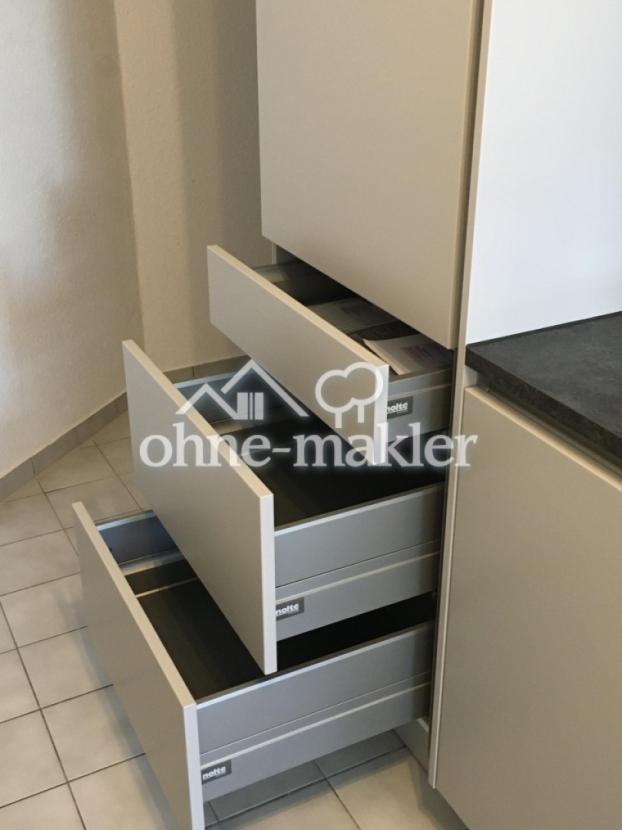 Schubladen u. Kühlschrank
