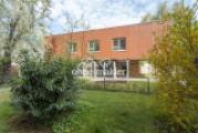 Hausansicht und Garten 