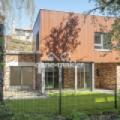 Hausansicht und Garten 