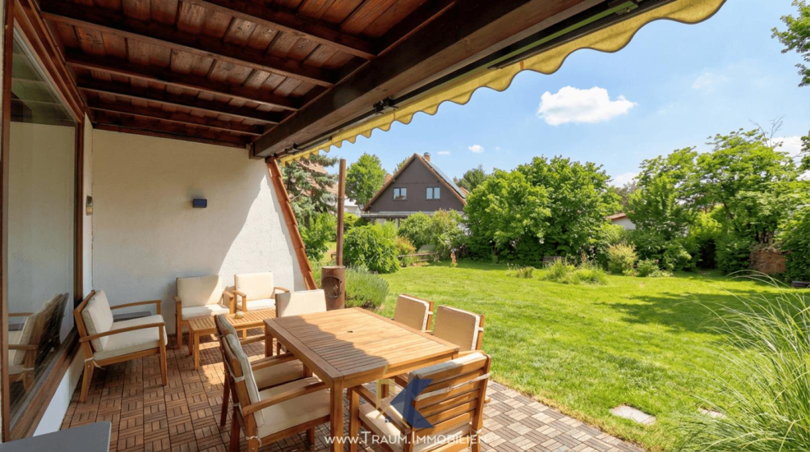 Terrasse mit Garten