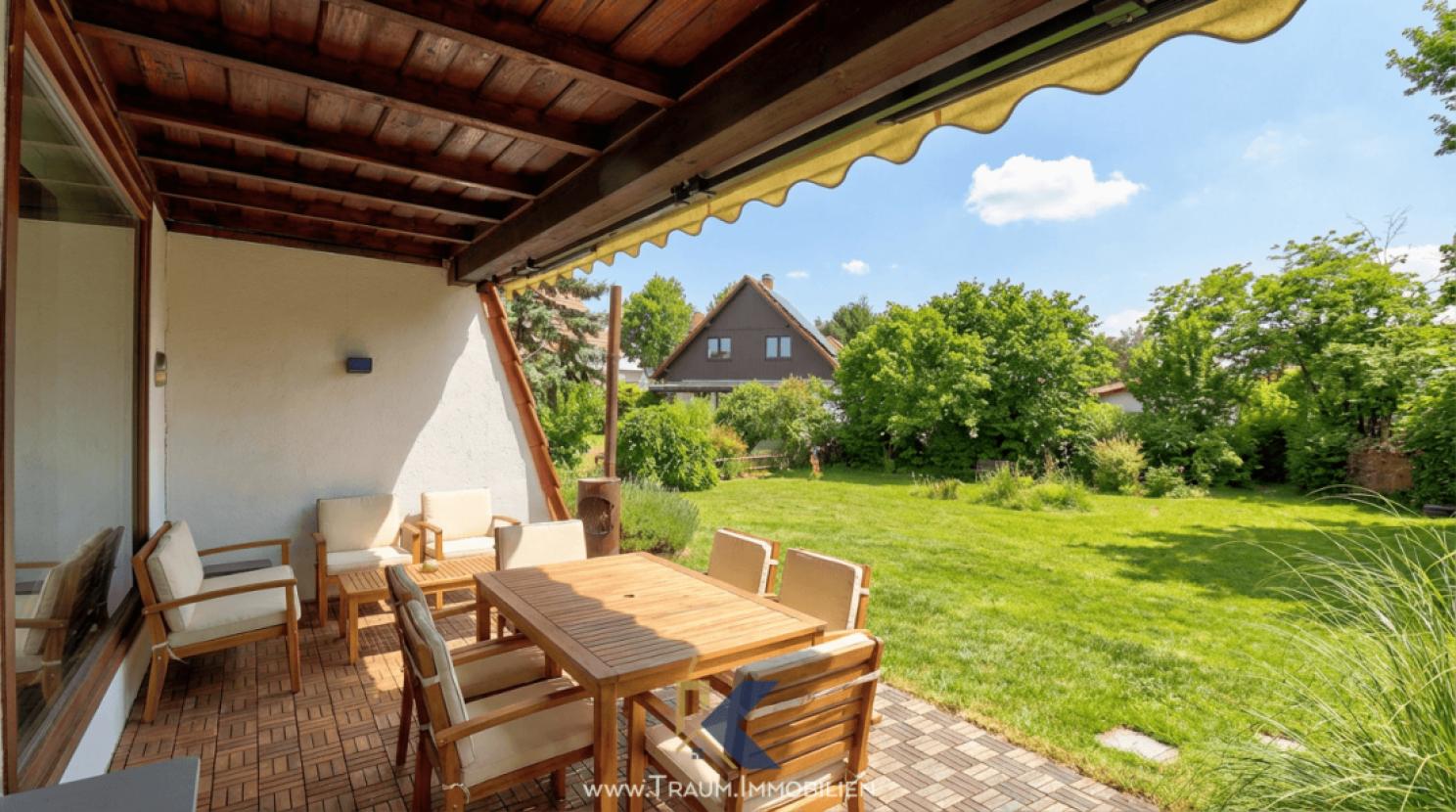 Terrasse mit Garten