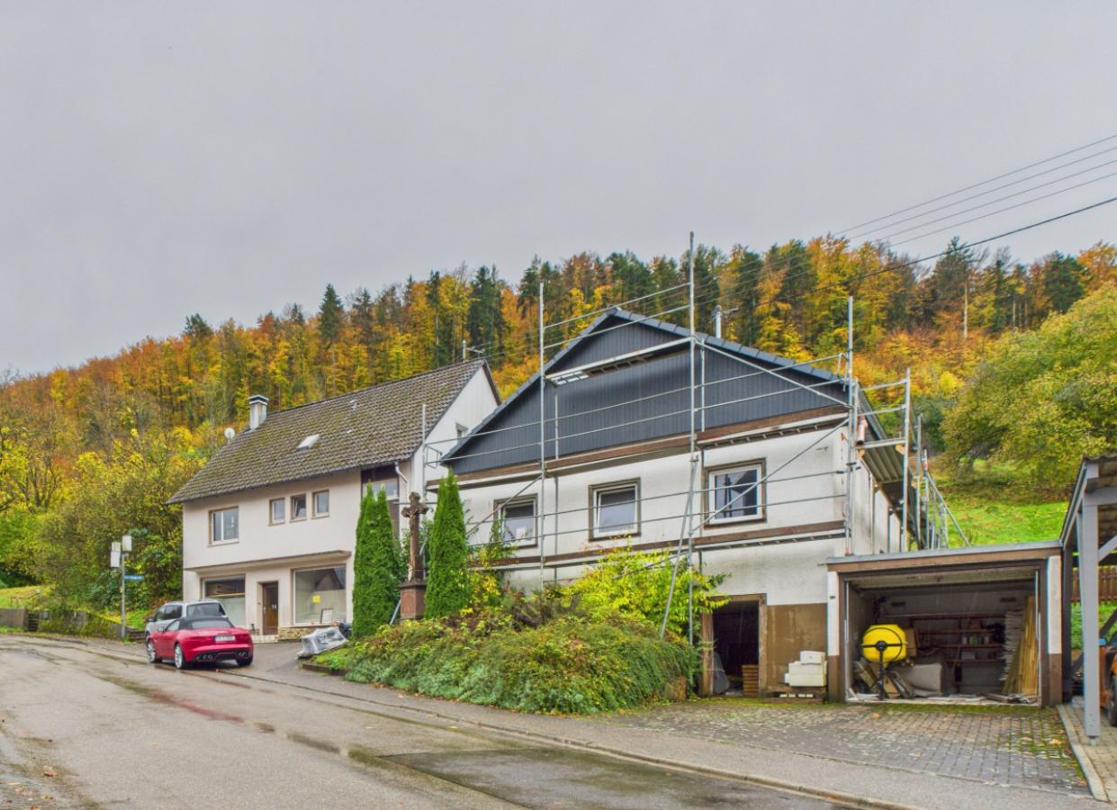 Gebäudeansicht Straße